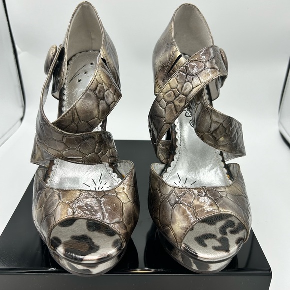 Naughty Monkey Decked Out Platform Heels, size 8.5. Grey - Picture 13 of 13